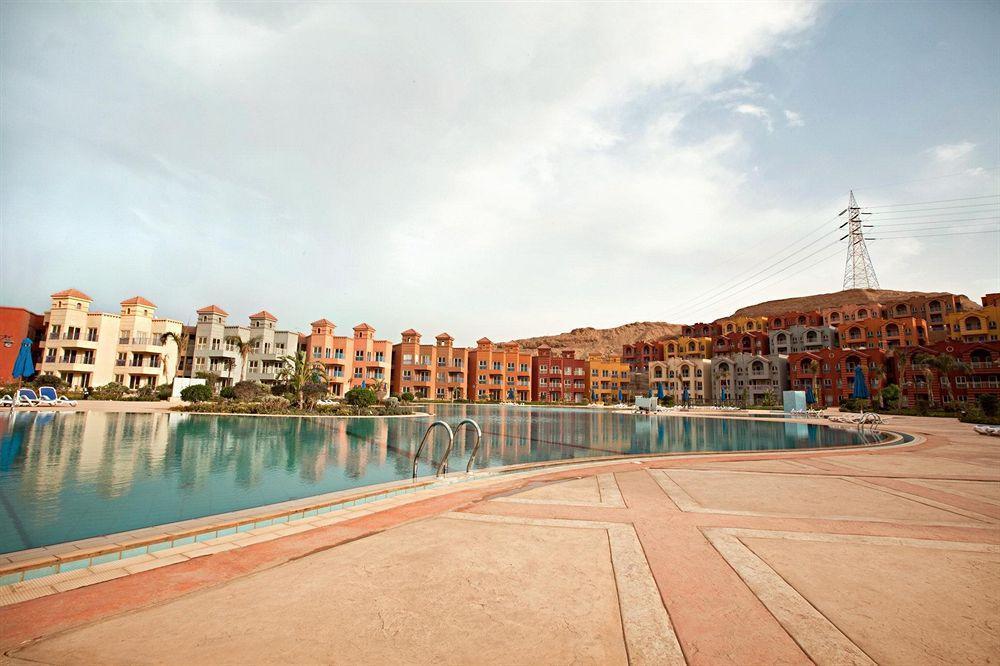 Porto Sokhna Pyramids Apartments Powered By Amer-Group Family Only 아인 수크나 외부 사진