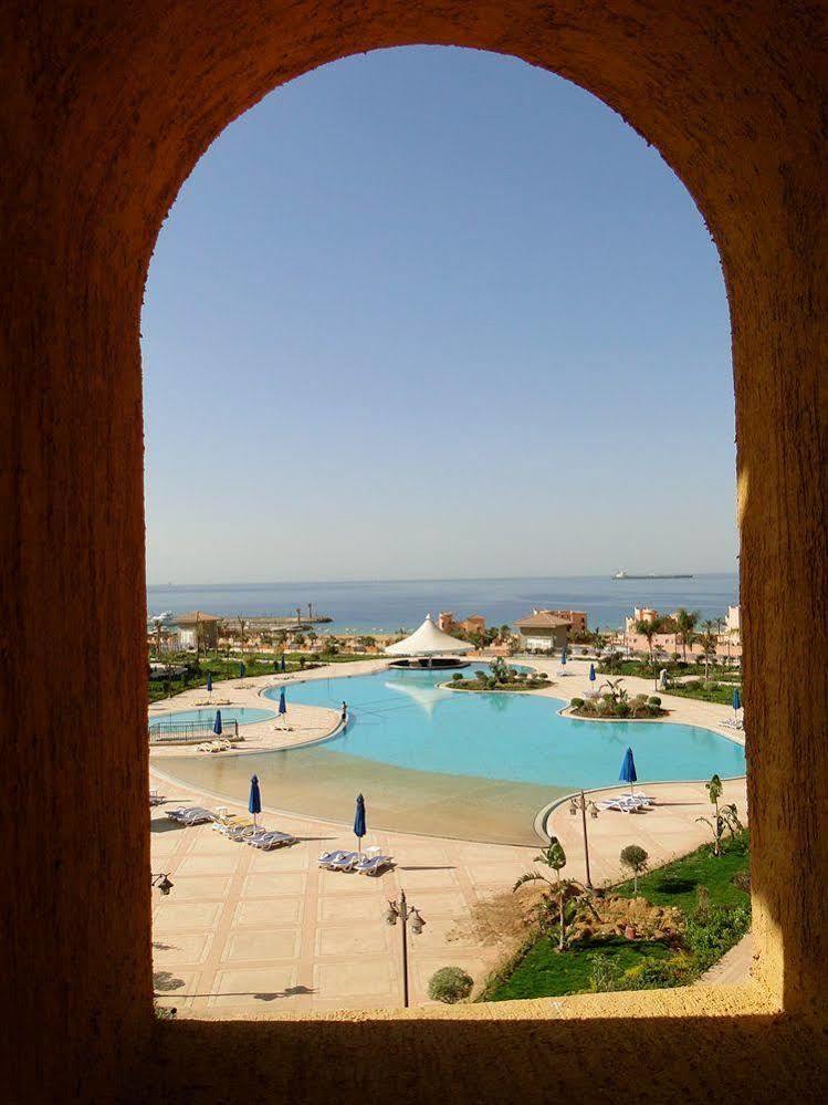 Porto Sokhna Pyramids Apartments Powered By Amer-Group Family Only 아인 수크나 외부 사진